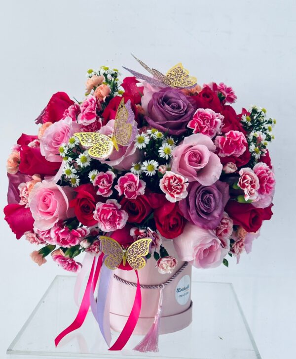 3 Dozens oF Mixed Roses, Mini Carnations, Aster 3 Docenas De Rosas Mixtas, Mini Claveles, Aster