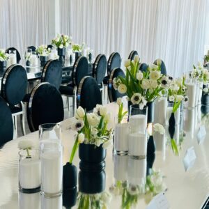 Elegancia en la Mesa de los Invitados