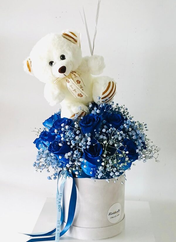 Rosas azules para recién nacido Regalo para bebé recién nacido Porta flores blanco delicado Osito de peluche blanco Flores para bebé recién nacido Arreglo de flores para recién nacido