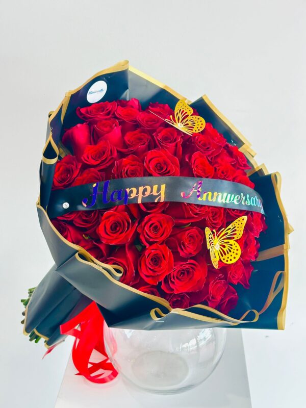 Red roses, Anniversary flowers, Same-day delivery, Romantic flowers, Love bouquet, Long-stemmed roses, Luxury flowers, Special occasion flowers, Valentine's Day, Birthday flowers. Flower arrangement. Anniversary gift. Same-day delivery. Romantic gift. Luxury gift. Floral design. Red flowers. Love. Flower delivery Hialeah Miami, Order flowers online Hialeah, Hialeah flower shop delivery, Miami flower delivery same day, Buy flowers online Hialeah, Flower arrangements Hialeah Miami, Hialeah florist delivery, Miami flower delivery near me, Order flowers online for delivery in Hialeah Miami, Flowers for birthday delivery Hialeah, Wedding flowers Hialeah. Rosas, Arreglo floral, Regalo de cumpleaños, Regalo de aniversario, Regalo romántico, Regalo de lujo, Diseño floral, Ramo de flores, Flores mixtas, Rojo y rosa. Rosas mixtas, Arreglo de rosas, Cumpleaños, AniversarioRosas rojas, Rosas rosado pastel, Rosas lila, Regalo romántico. Arreglo de rosas mixtas, Rosas para cumpleaños, Rosas para aniversario, Regalo romántico, Rosas rojas y rosadas, Arreglo de flores lindas