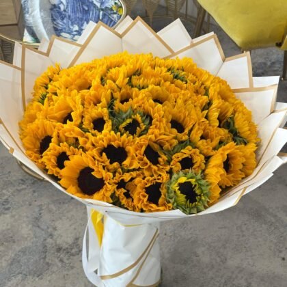 Sunny smiles (50 sunflowers)