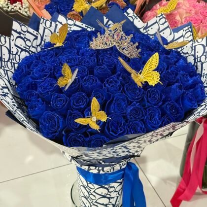 Blue Amour (50 roses)